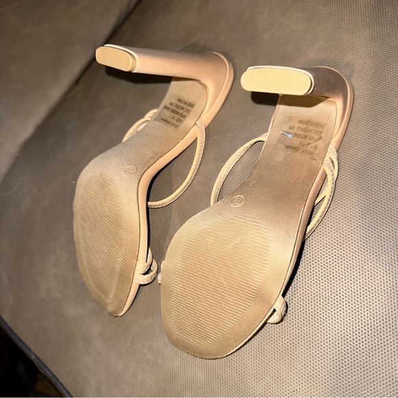 Brand new Lulu’s heels - Picture 6 of 6